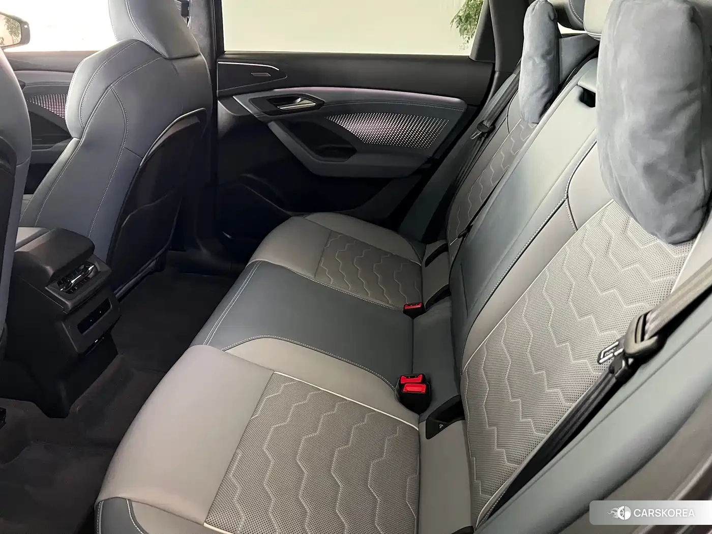 Audi Q6L e-tron 2025 Silver/gray из Китая, фото 3