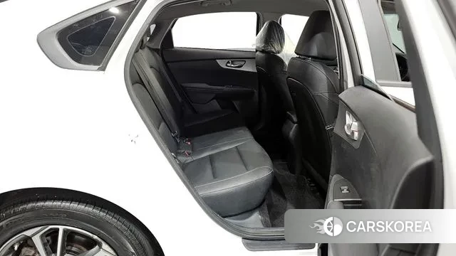 Kia The New K3 2nd generation 2022 Белый из Кореи, фото 3