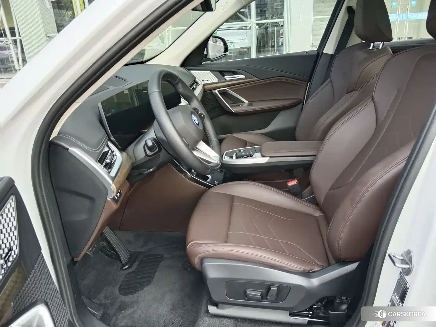 BMW iX1 2023 Белый из Китая, фото 3