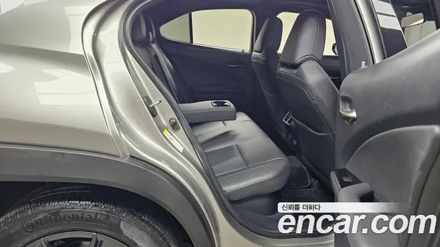 Lexus UX250h 2019 Серебристо-серый из Кореи, фото 3