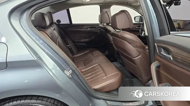 BMW 5 Series (G30) 2018 Серый из Кореи, фото 3