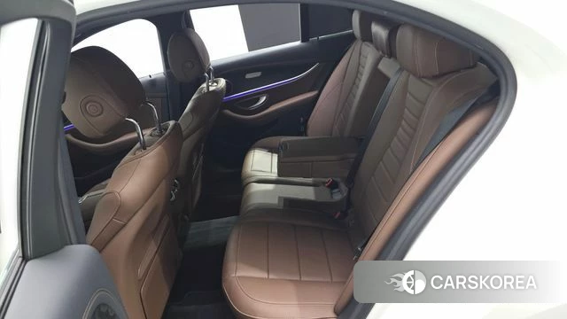 Mercedes-Benz E-Class W213 2022 Белый из Кореи, фото 3