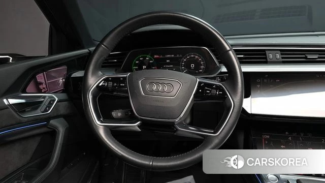 Audi e-Tron 2020 Серебряный из Кореи, фото 3