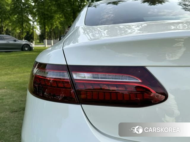 Mercedes-Benz E-class (imported) 2021 Белый из Китая, фото 3