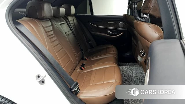 Mercedes-Benz E-Class W213 2023 Белый из Кореи, фото 3