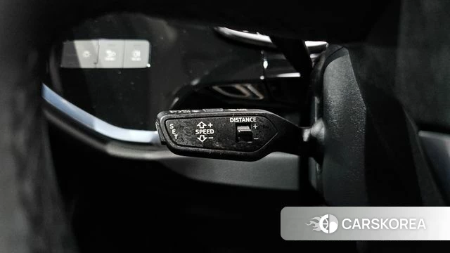 Audi Q3 (F3) 2023 Черный из Кореи, фото 3