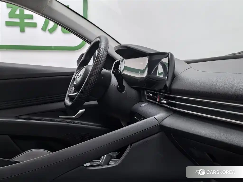 Hyundai Elantra 2023 Белый из Китая, фото 3