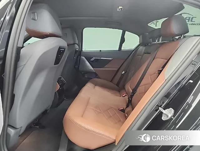 BMW 5 Series (G60) 2024 Черный из Кореи, фото 3