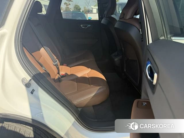 Volvo XC60 2023 Белый из Китая, фото 3