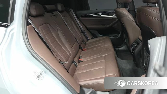 BMW X3 (G01) 2024 Светло-серебряный цвет из Кореи, фото 3