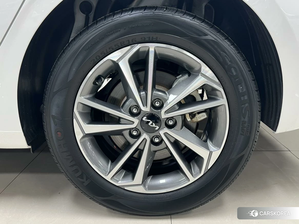 Kia K3 2023 Белый из Китая, фото 3
