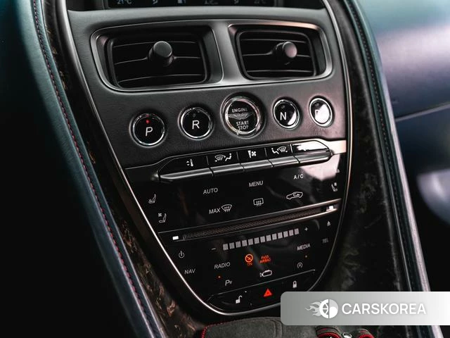 Aston Martin DBS 2019 Белый из Китая, фото 3