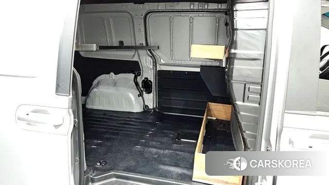 Hyundai Staria 2023 Серебряный из Кореи, фото 3