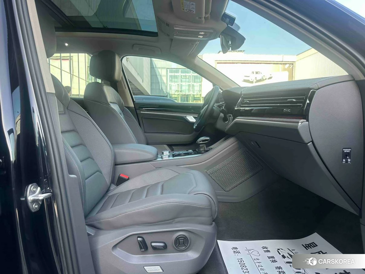 Volkswagen Touareg 2021 Черный из Китая, фото 3