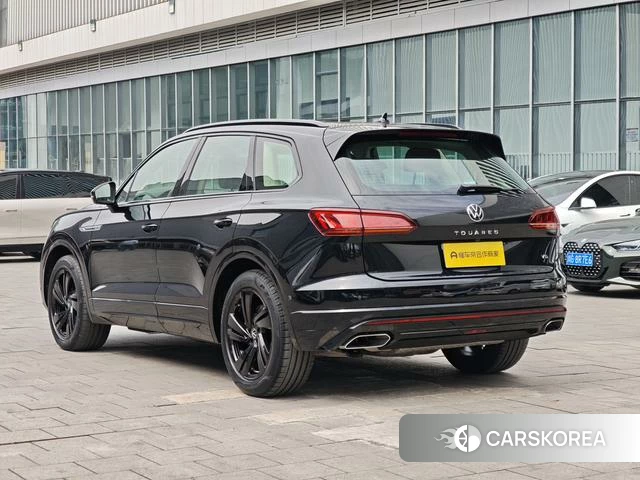 Volkswagen Touareg 2021 Черный из Китая, фото 3