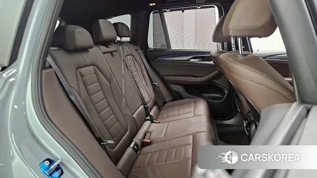 BMW X3 (G01) 2022 Светло-серебряный цвет из Кореи, фото 3