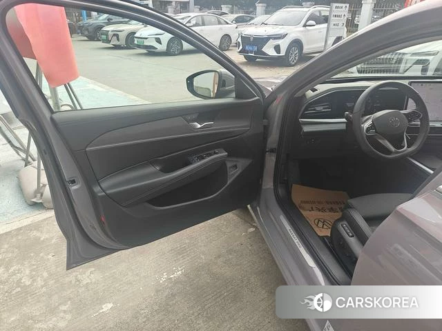 Volkswagen Passat 2024 Темно-серый из Китая, фото 3