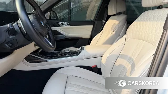 BMW X7 (G07) 2023 Белый из Кореи, фото 3