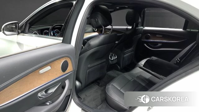 Mercedes-Benz E-Class W213 2022 Белый из Кореи, фото 3