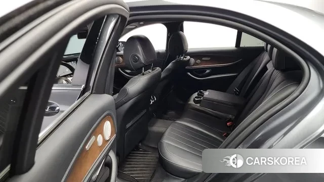 Mercedes-Benz E-Class W213 2020 Серебристо-серый из Кореи, фото 3