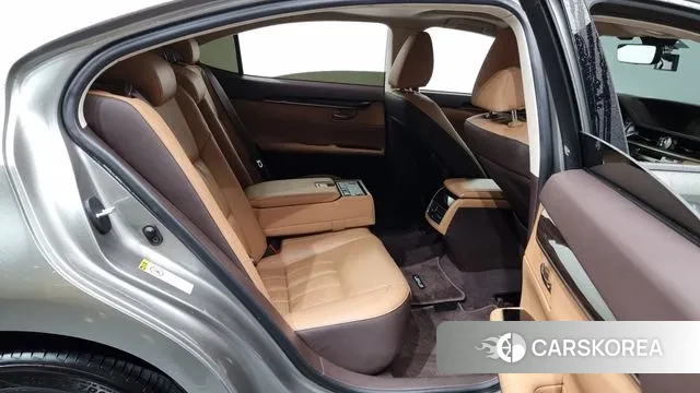 Lexus New ES300h 2018 Серый из Кореи, фото 3