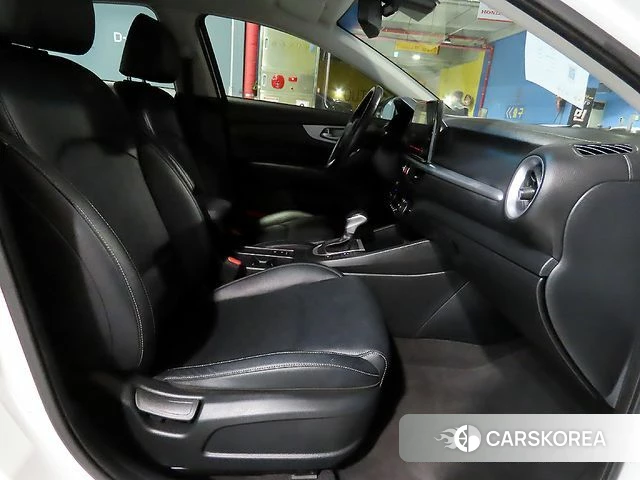 Kia The New K3 2nd generation 2022 Белый из Кореи, фото 3