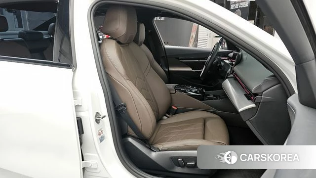 BMW 5 Series (G60) 2024 Белый из Кореи, фото 3