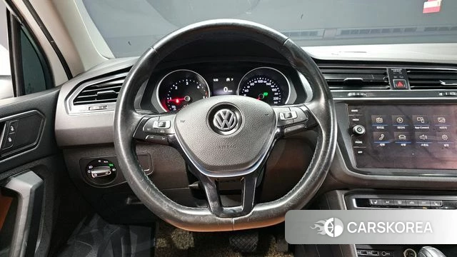 Volkswagen Tiguan second Generation 2018 Белый из Кореи, фото 3