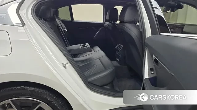 BMW 5 Series (G60) 2024 Белый из Кореи, фото 3