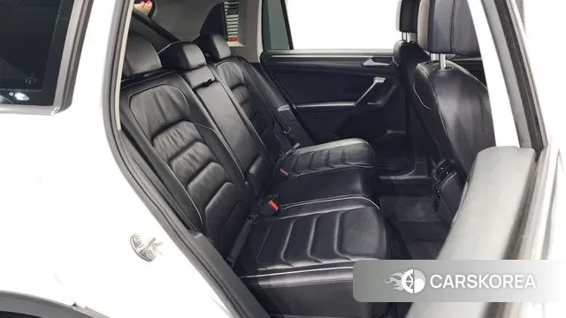 Volkswagen Tiguan second Generation 2022 Белый из Кореи, фото 3