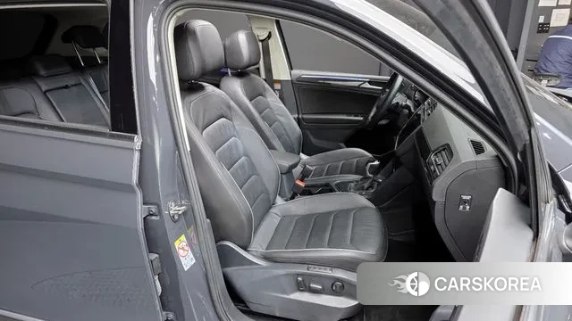 Volkswagen Tiguan second Generation 2022 Серый из Кореи, фото 3