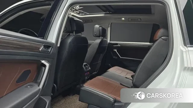 Volkswagen Tiguan Allspace 2024 Белый из Кореи, фото 3