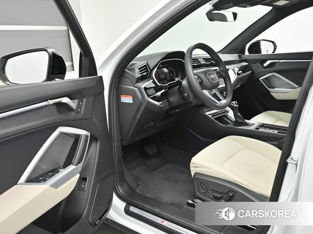 Audi Q3 (F3) 2025 Белый из Кореи, фото 3