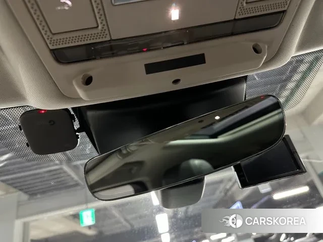 Land Rover Discovery 5 2018 Серебристо-серый из Кореи, фото 3