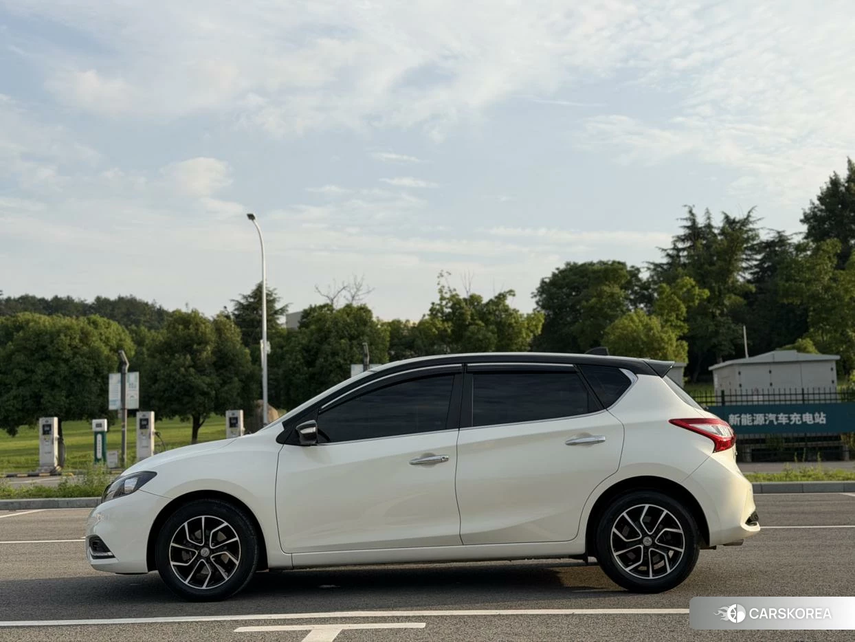 Nissan Tiida 2023 Белый из Китая, фото 3