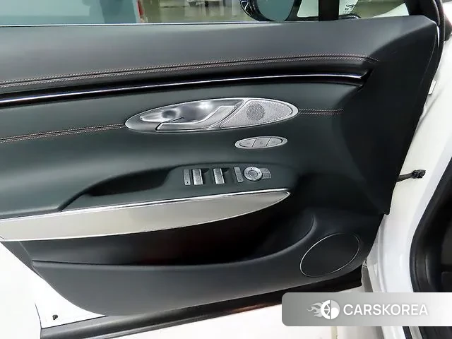 Genesis GV70 2023 Белый из Кореи, фото 3