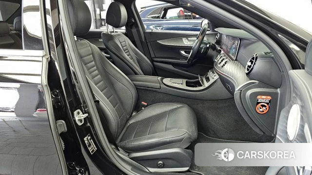 Mercedes-Benz E-Class W213 2023 Черный из Кореи, фото 3