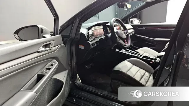 Volkswagen Golf 8th Generation 2023 Серый из Кореи, фото 3