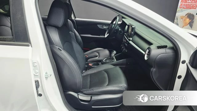 Kia The New K3 2nd generation 2022 Белый из Кореи, фото 3