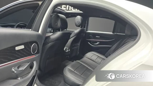 Mercedes-Benz E-Class W213 2022 Белый из Кореи, фото 3