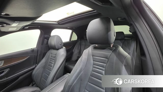 Mercedes-Benz E-Class W213 2021 Белый из Кореи, фото 3