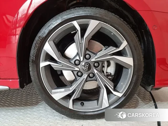 Audi A3 (8Y) 2023 Красный из Кореи, фото 3