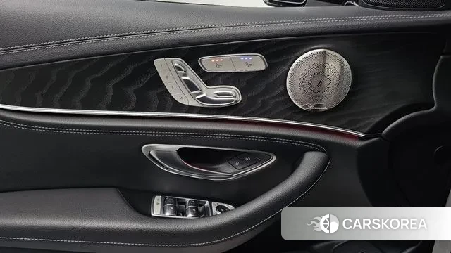 Mercedes-Benz E-Class W213 2023 Белый из Кореи, фото 3