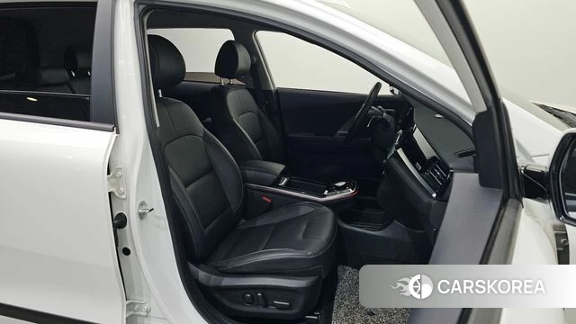 Kia Niro Plus 2022 Белый из Кореи, фото 3