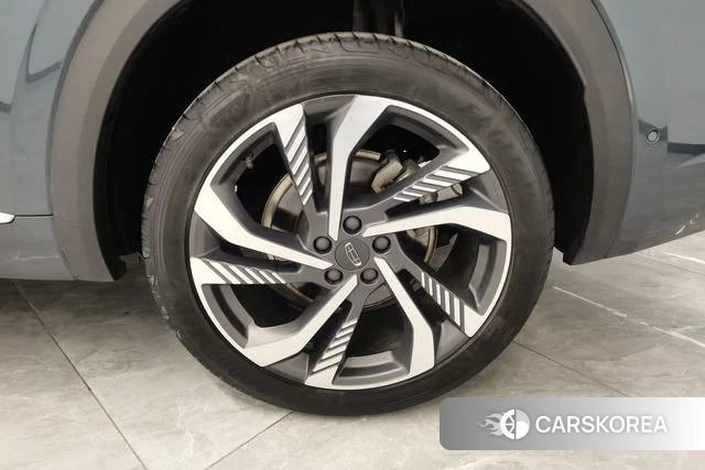 Geely Automobile Xingyue L 2023 Темно-серый из Китая, фото 3