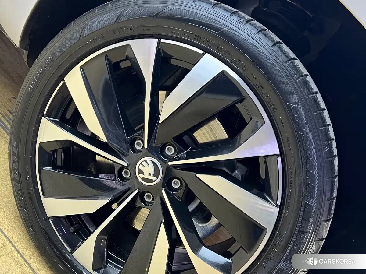 Skoda Krok 2022 Белый из Китая, фото 3