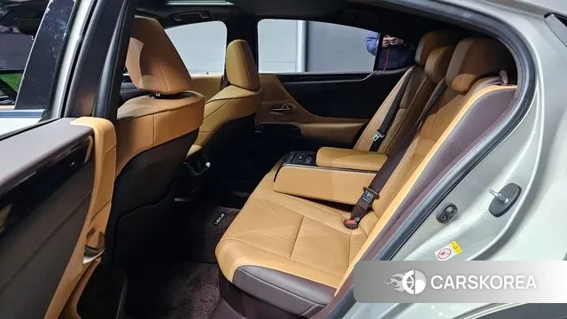Lexus ES300h 7th generation 2018 Серебряный из Кореи, фото 3
