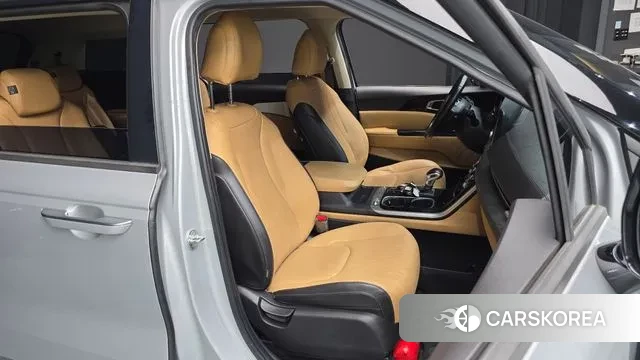 Kia Carnival 4th generation 2022 Серебряный из Кореи, фото 3