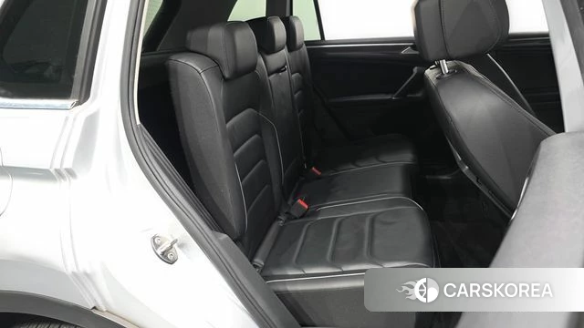 Volkswagen Tiguan second Generation 2018 Серебряный из Кореи, фото 3