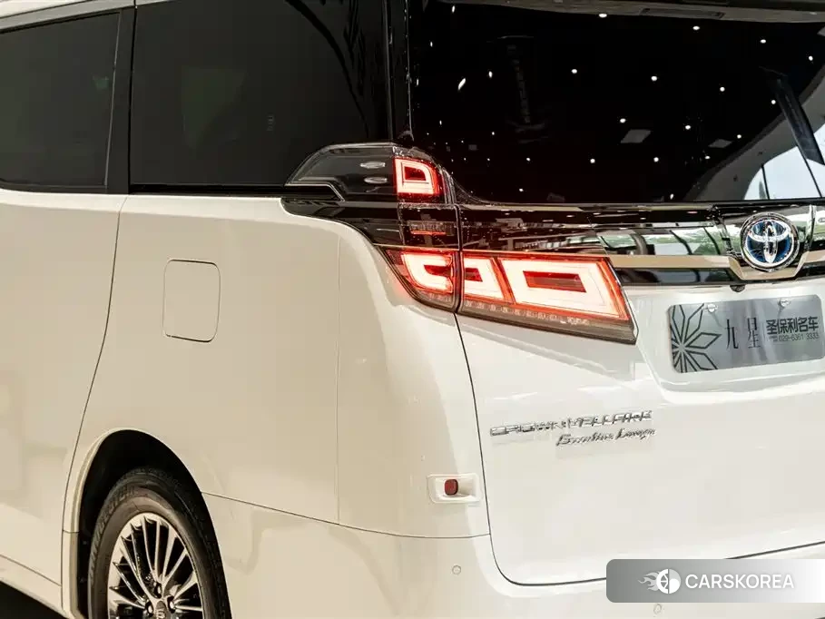 Toyota Vellfire 2023 Белый из Китая, фото 3